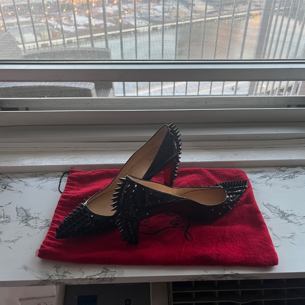 Christian Louboutin - Picture 5 of 5